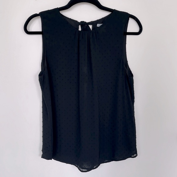 Subtle black top with slightly open back - Picture 1 of 3